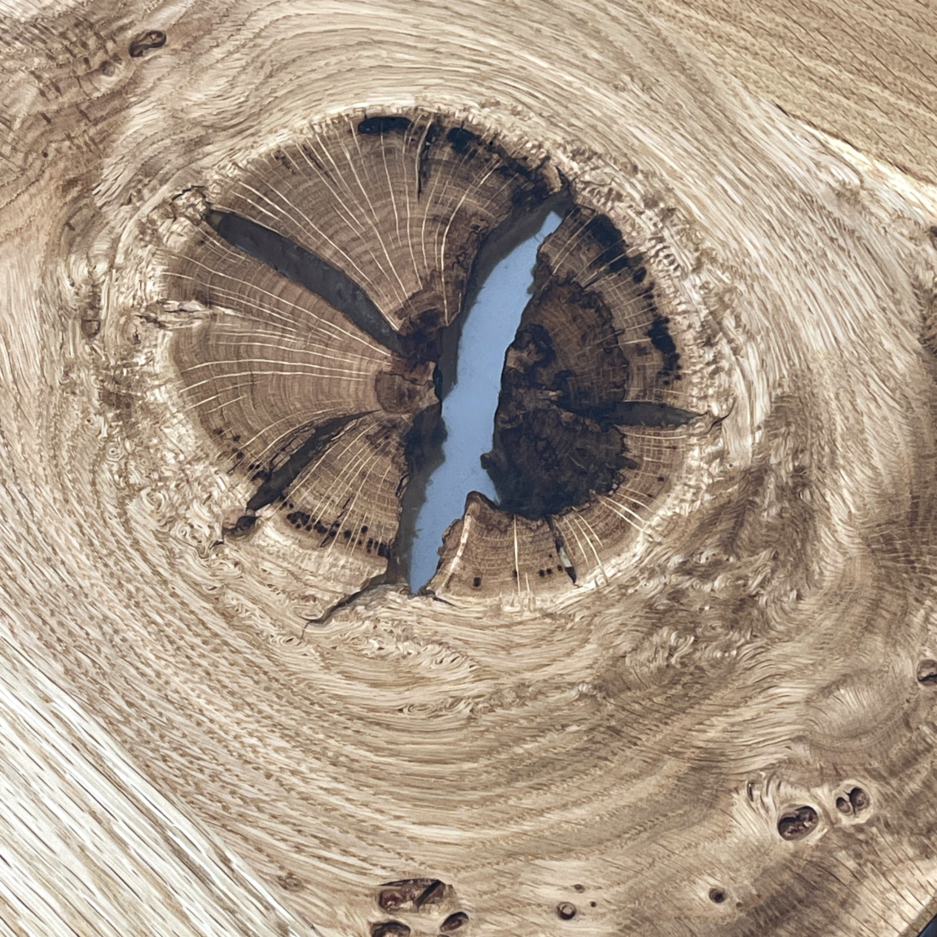 Küchentisch Eiche Massivholz Epoxidharz rustikal wild Charakter